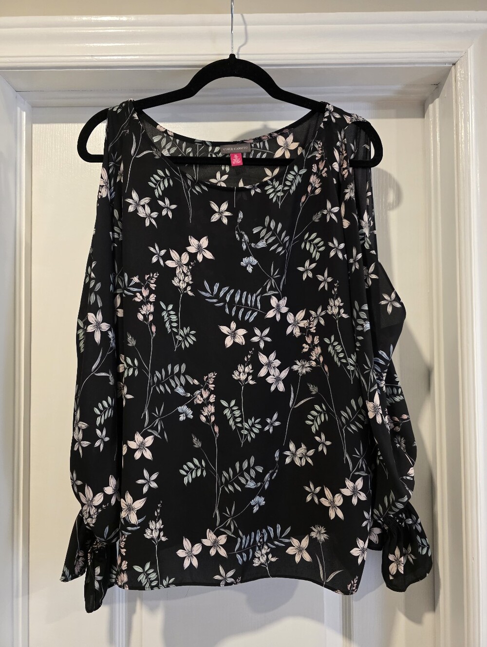 Vince Camuto | Women's | Cold-Shoulder Floral Blouse | Black | XL